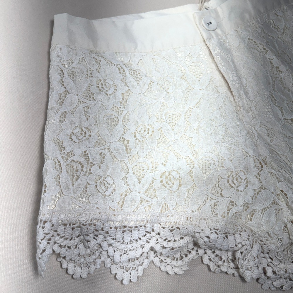 Raga Eggshell White Floral Lace Crochet Trim Shorts Women's Large RUNS SMALLNWT - Picture 7 of 12